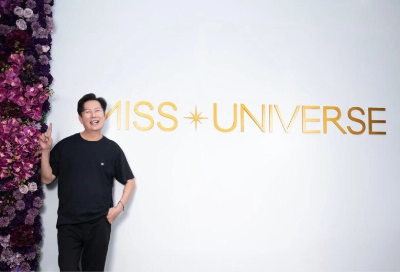 Ba nuôi của hoa hậu thuỳ tiên nắm giữ bản quyền miss universe thái lan cộng đồng mạng dậy sóng - 1