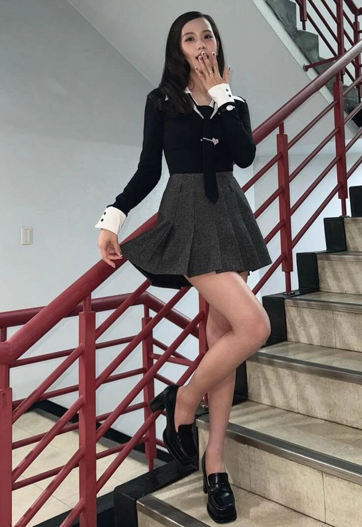 Bắt trend phong cách preppy chất như jisoo đây là những outfit đậm chất con nhà giàu giúp chị em vừa trẻ trung vừa sang chảnh - 12