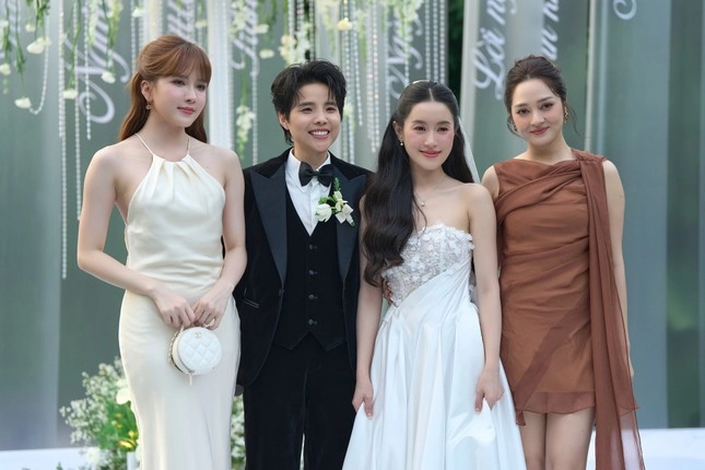 Bộ váy thiều bảo trâm mặc đến lễ thành đôi của vũ cát tường có vấn đề gì - 2