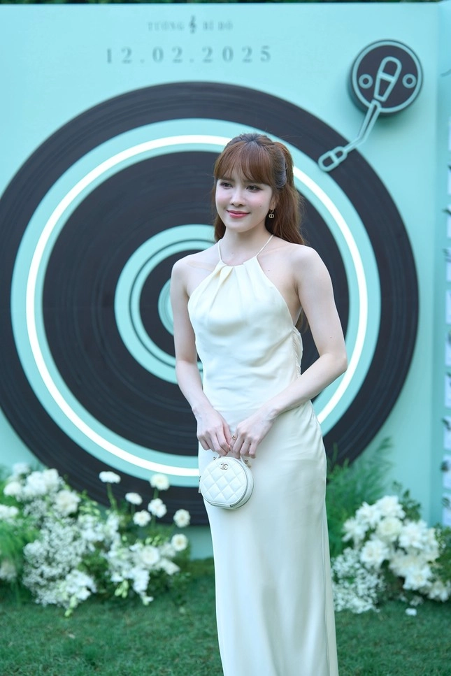 Bộ váy thiều bảo trâm mặc đến lễ thành đôi của vũ cát tường có vấn đề gì - 3