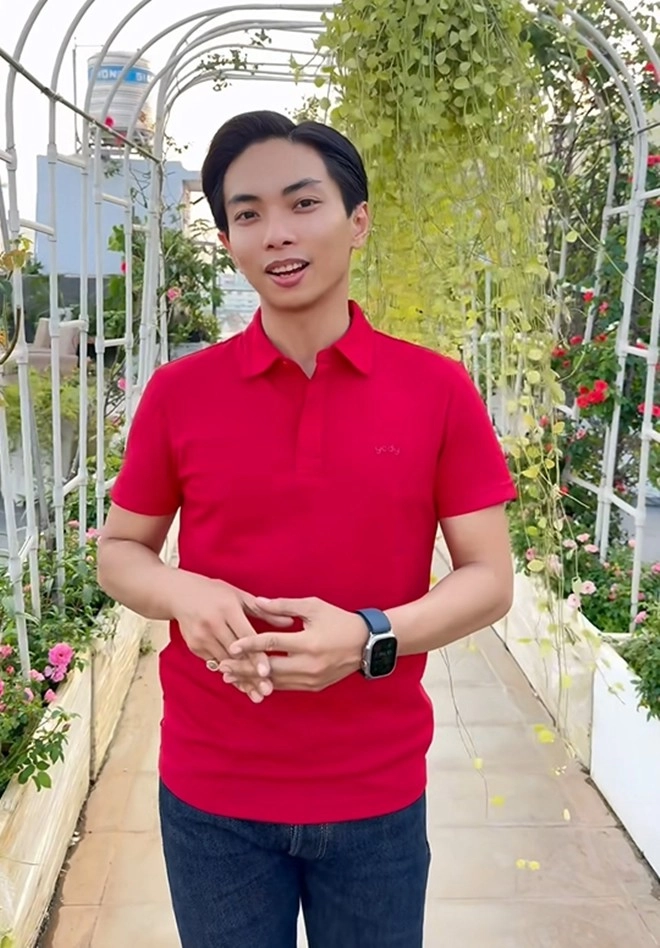 Cận cảnh vườn hoa hồng ngoại nhà khánh thi - phan hiển đang bung lụa hết cỡ có giống hoa đột biến - 1