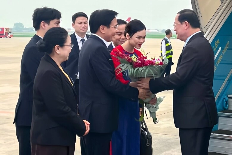 Chân dung cô gái việt tặng hoa chủ tịch tập cận bình hoa khôi ngoại giao tài sắc trả lời phỏng vấn tiếng trung đỉnh cao - 3
