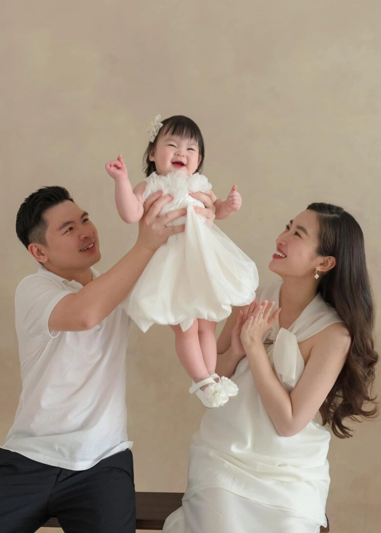 Cháu gái chủ tịch tập đoàn chục nghìn tỷ có mẹ là hoa hậu diện bao nhiêu váy áo cũng chỉ mê 1 kiểu giày - 13