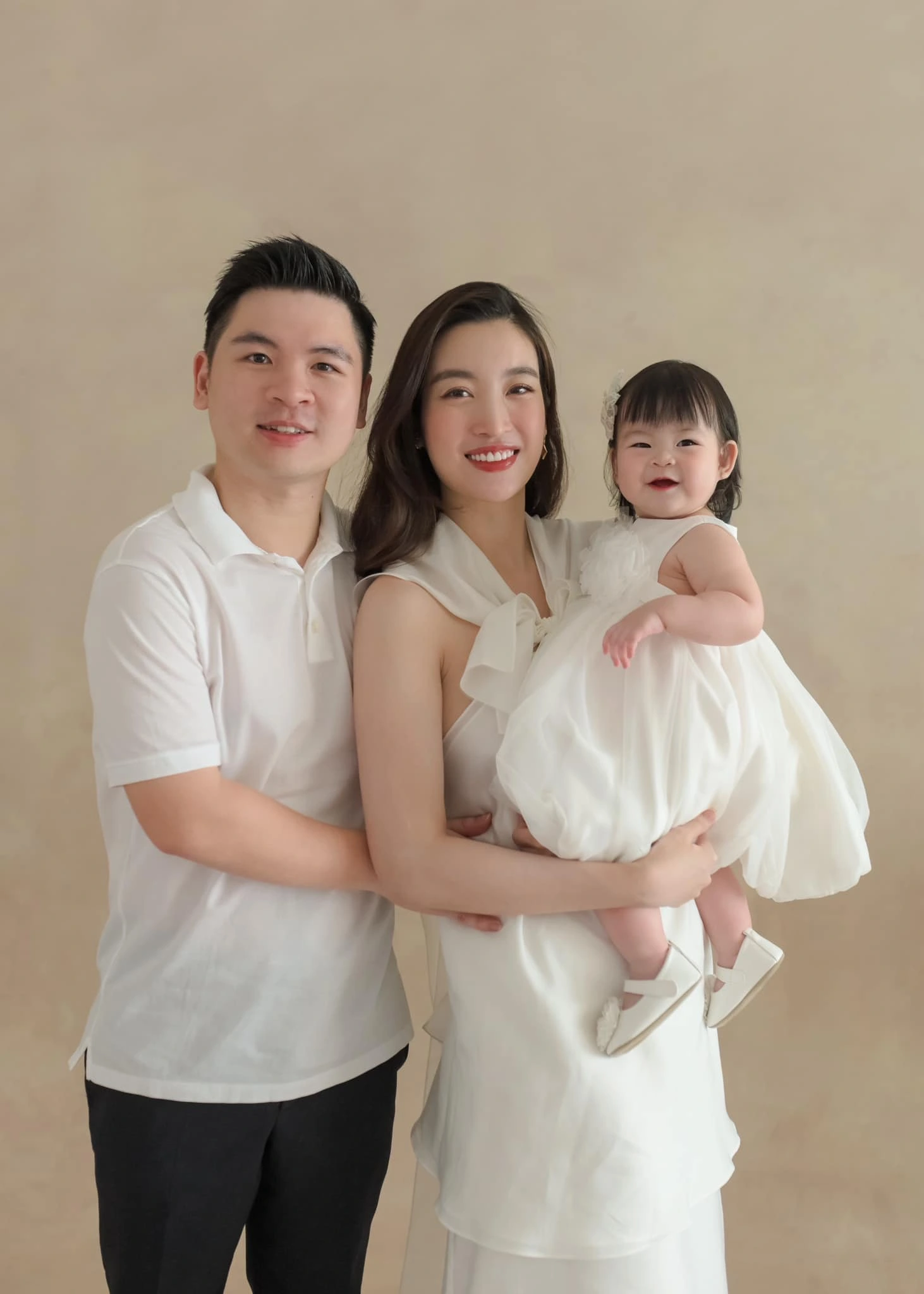 Cháu gái chủ tịch tập đoàn chục nghìn tỷ có mẹ là hoa hậu diện bao nhiêu váy áo cũng chỉ mê 1 kiểu giày - 14