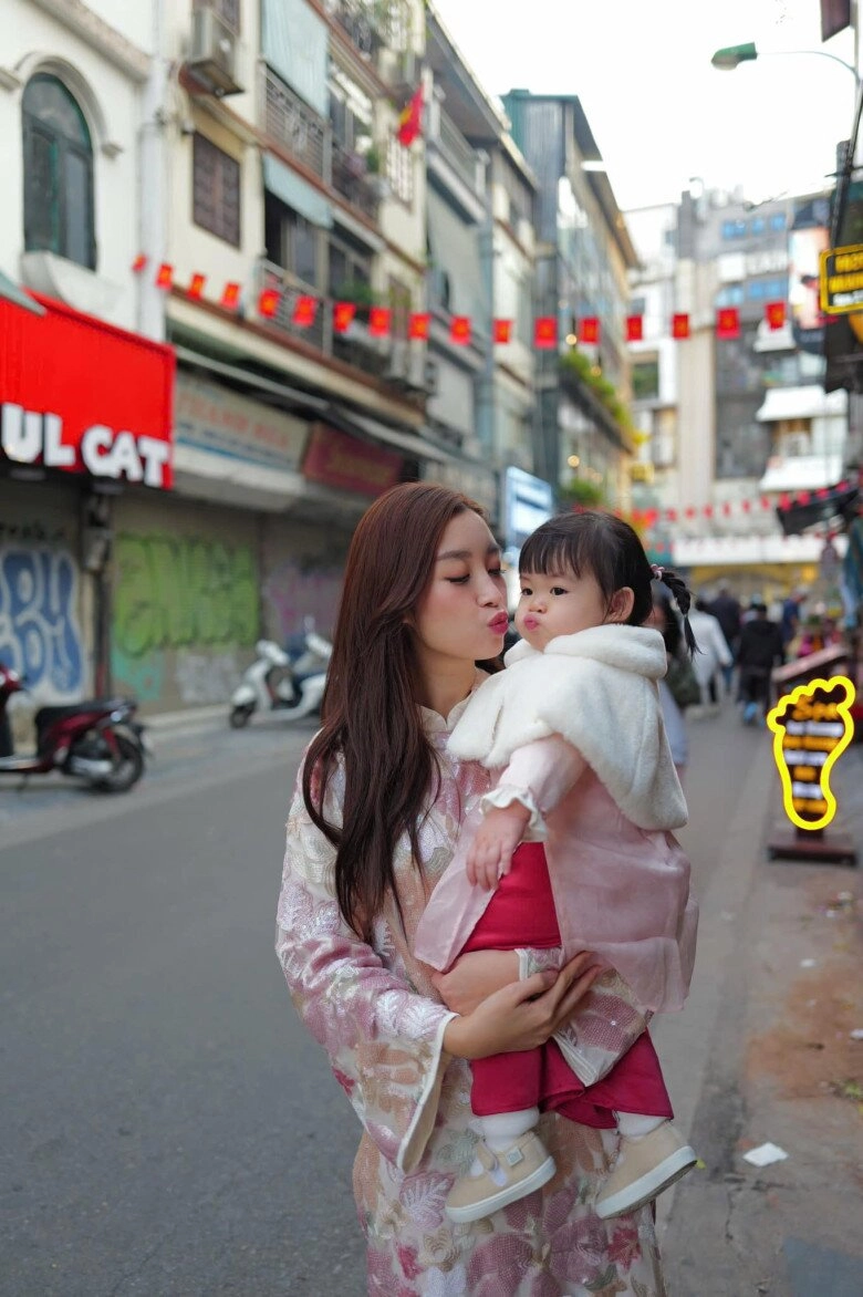 Cháu gái chủ tịch tập đoàn chục nghìn tỷ có mẹ là hoa hậu diện bao nhiêu váy áo cũng chỉ mê 1 kiểu giày - 15