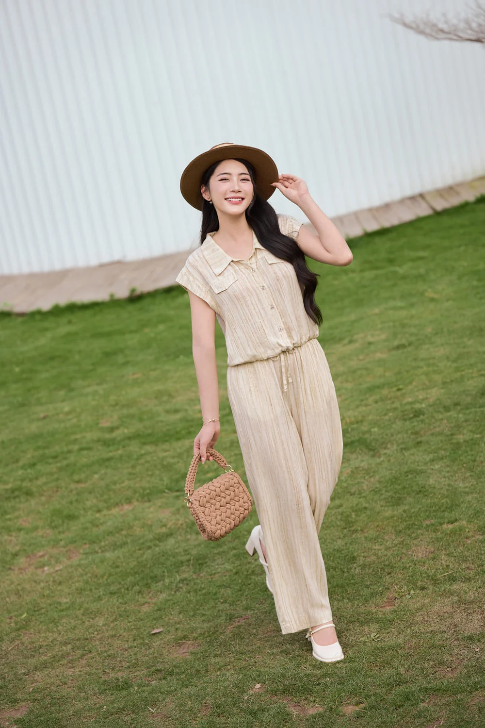 Chị em đi xem diễu binh 304 tham khảo ngay 8 outfit vừa ăn ảnh vừa thoải mái này - 14