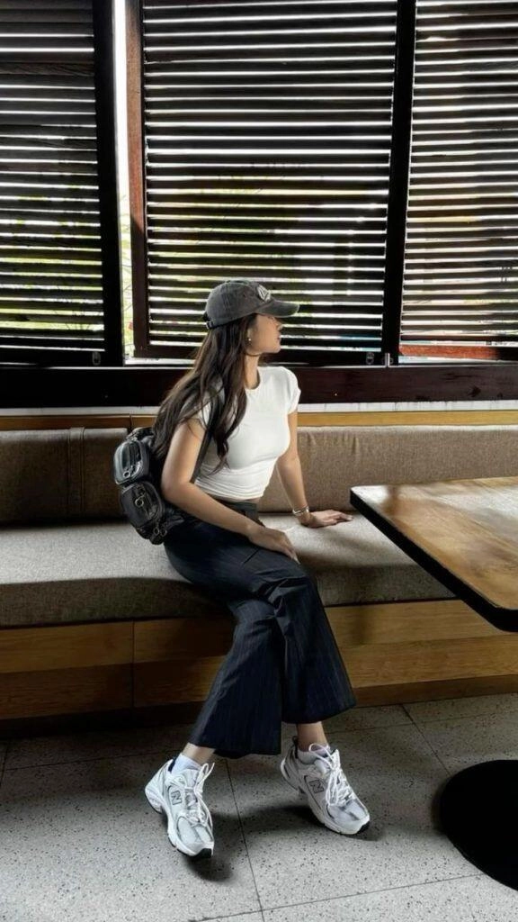 Chị em đi xem diễu binh 304 tham khảo ngay 8 outfit vừa ăn ảnh vừa thoải mái này - 18