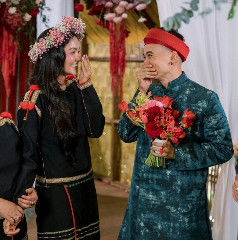 Chiếc váy cưới độc nhất vô nhị của hhen niê trong lễ ăn hỏi với bạn trai tại quê nhà - 3