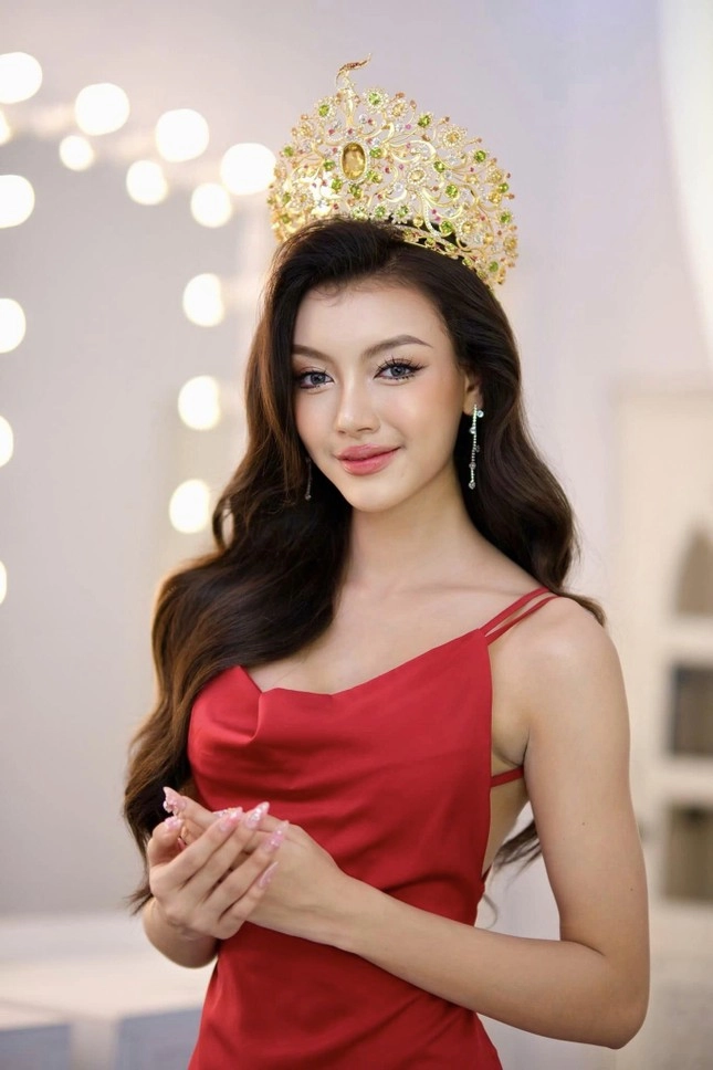 Chiêu trò mới của thae su nyein đăng quang cuộc thi này đi final walk ở cuộc thi khác - 4