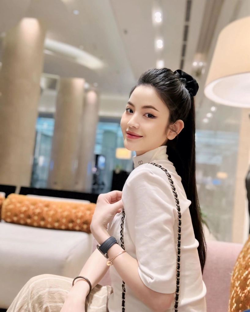 Chu thanh huyền đi đâu cũng đeo đồng hồ 700 triệu đồng chồng tặng - 5