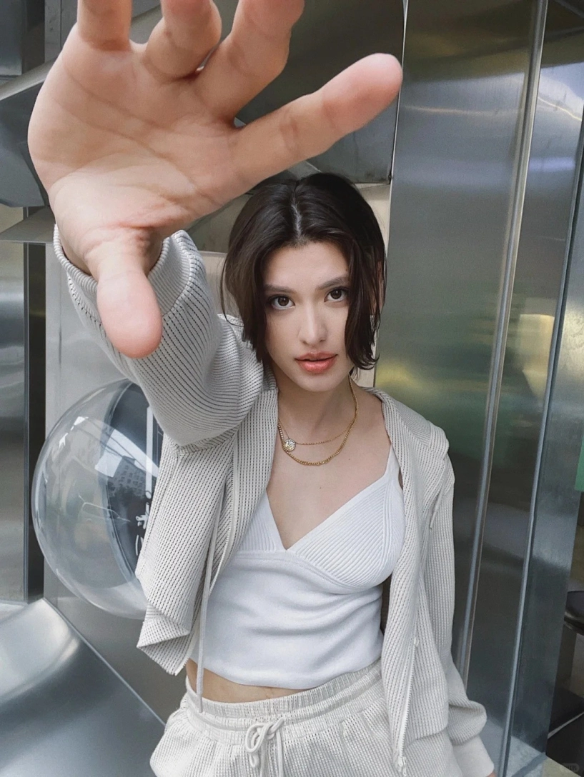 Chúc tự đan tống nghiên phi hay karina có gu thời trang cá tính nhất đạp gió 2025 - 3