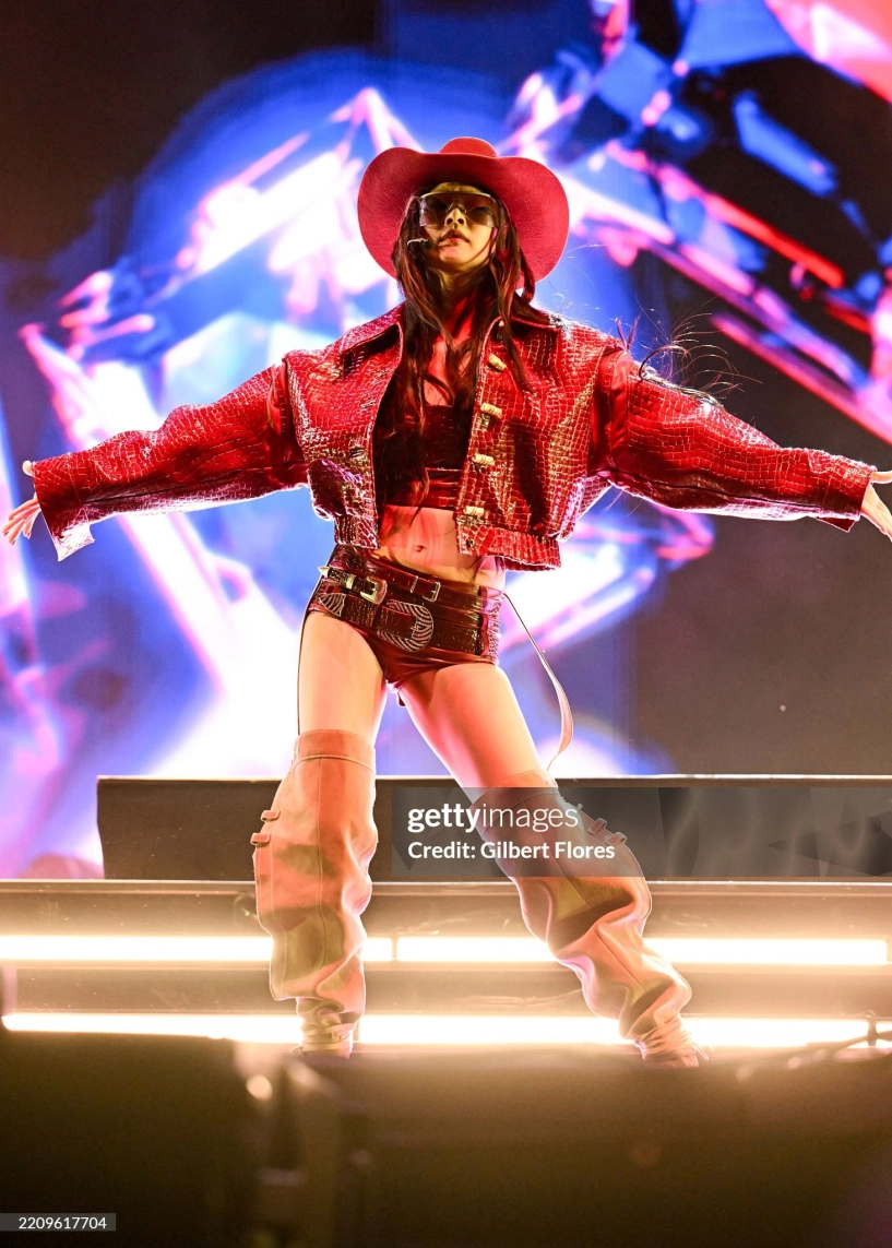 Coachella 2025 jennie blackpink chỉ diện một bộ đồ nhưng biến hóa thần sầu - 5