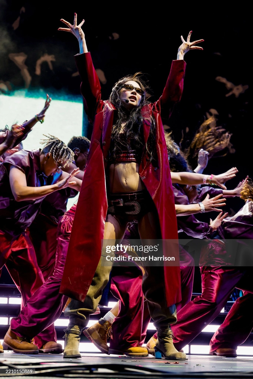 Coachella 2025 jennie blackpink chỉ diện một bộ đồ nhưng biến hóa thần sầu - 7