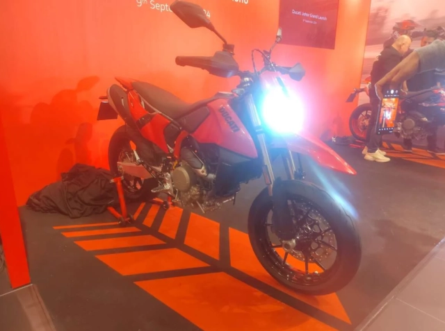Cộng đồng malaysia hào hứng chào đón ducati hypermotard 698 mono 2024 - 2