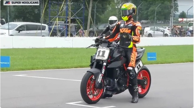 Cực sốc khi biết ktm 990 duke r 2025 mạnh hơn phản tiêu chuẩn đến 5 mã lực - 1
