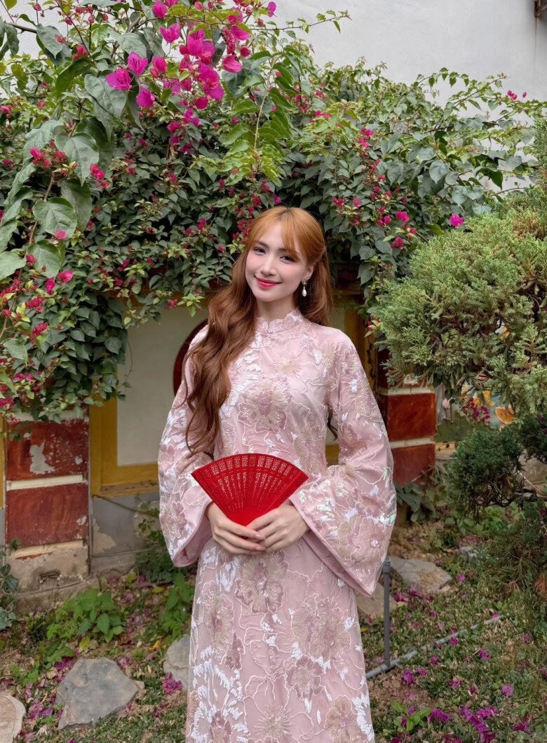 Cùng tham gia sự kiện vinh danh việc tử tế hai mỹ nhân vbiz mặc đối lập nhưng đều ghi điểm tuyệt đối - 10