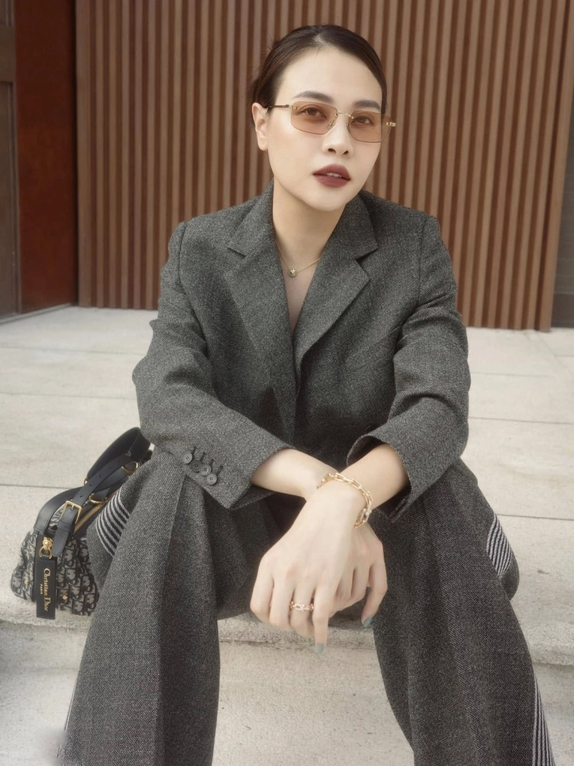Đàm thu trang diện cây hàng hiệu hơn 11 tỷ đồng xuống phố - 3