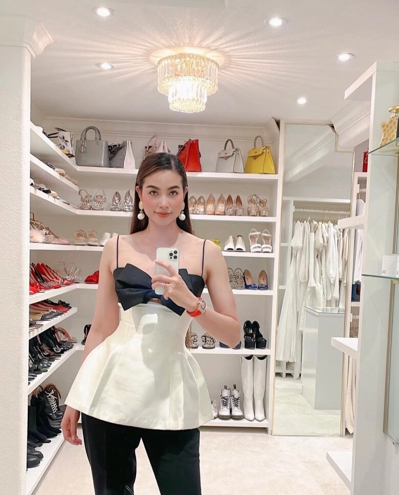 Đệ nhất hoa hậu việt rời xa showbiz một đôi dép mang 2 năm không còn đắp hàng hiệu như xưa - 11