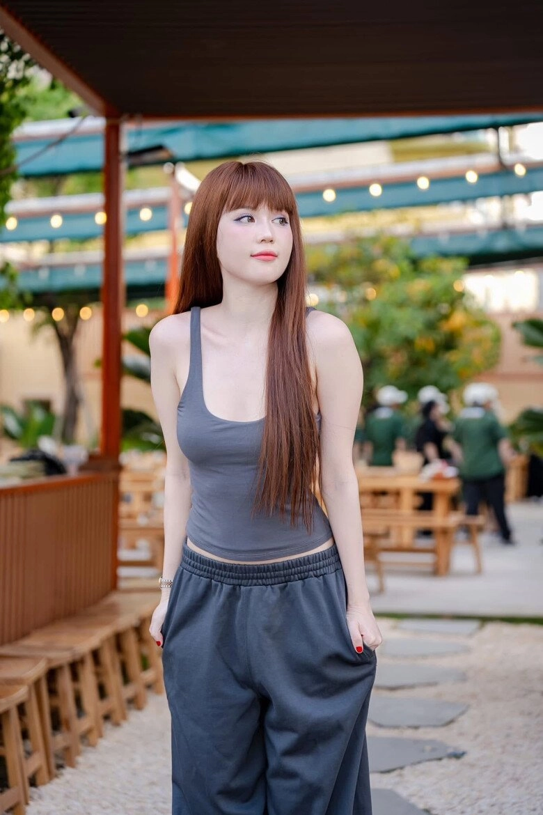 Đọ phong cách của hai chủ tịch chi pu và ngọc trinh có gợi cảm nhưng tiết chế tối đa chi tiết này - 7