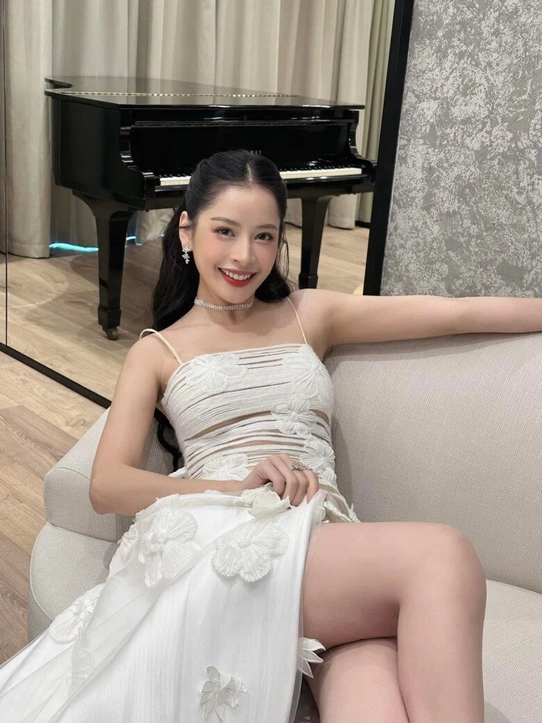 Đọ phong cách của hai chủ tịch chi pu và ngọc trinh có gợi cảm nhưng tiết chế tối đa chi tiết này - 10