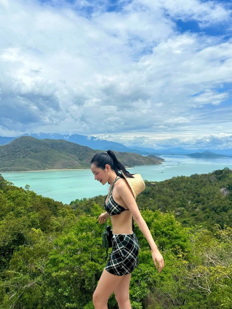 Đọ phong cách của hai chủ tịch chi pu và ngọc trinh có gợi cảm nhưng tiết chế tối đa chi tiết này - 11