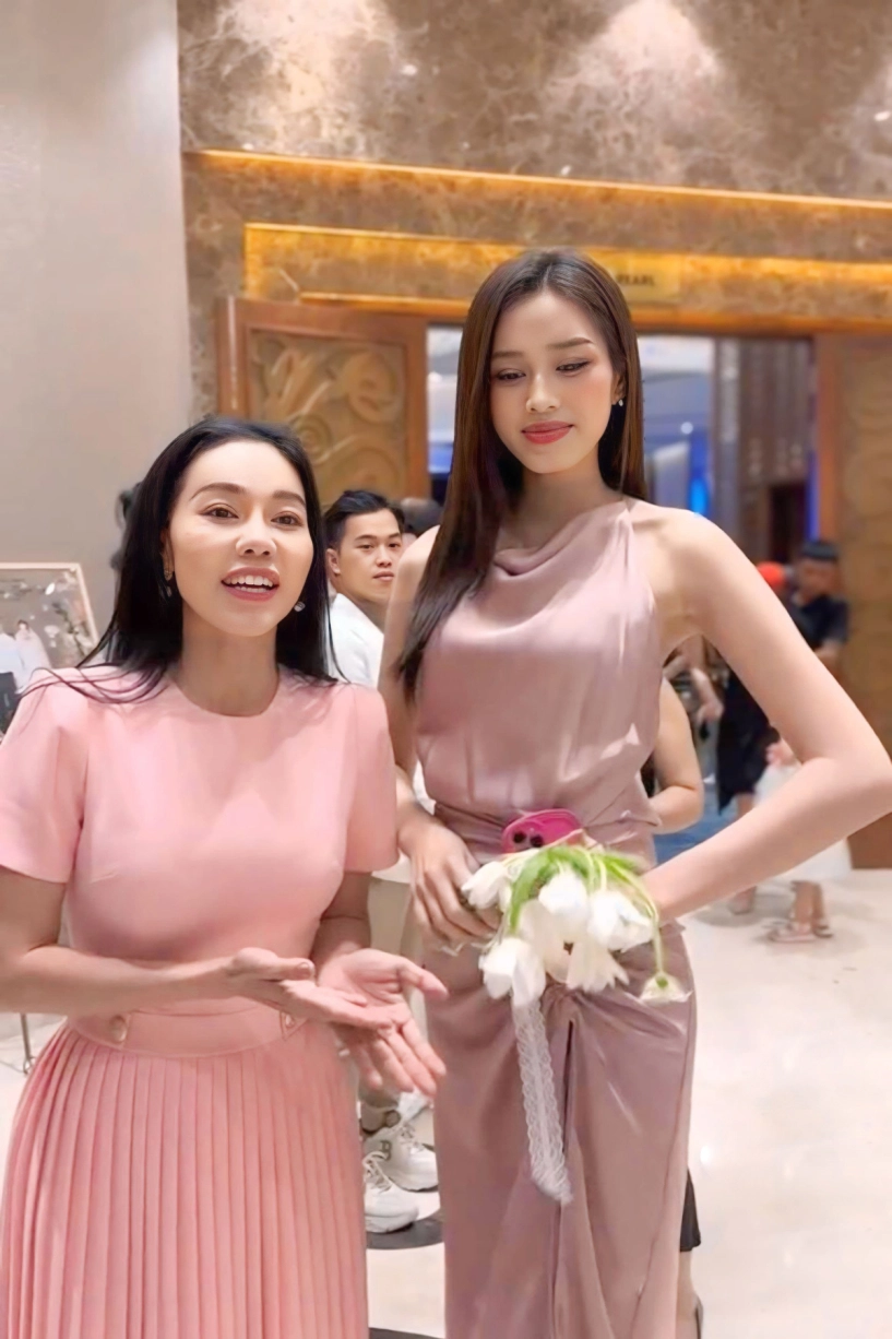 Đỗ thị hà lên đồ không trùng lặp khi dành cả thanh xuân đi ăn cưới - 3