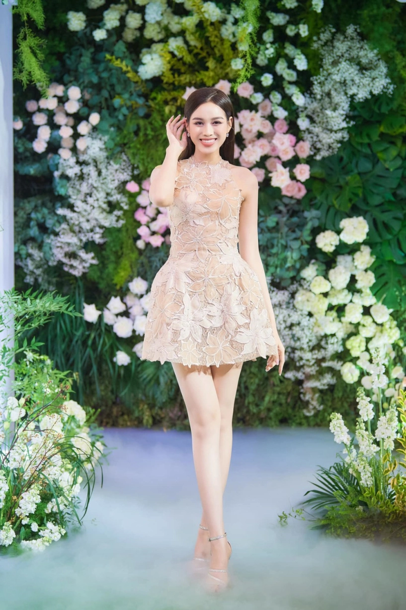 Đỗ thị hà lên đồ không trùng lặp khi dành cả thanh xuân đi ăn cưới - 4