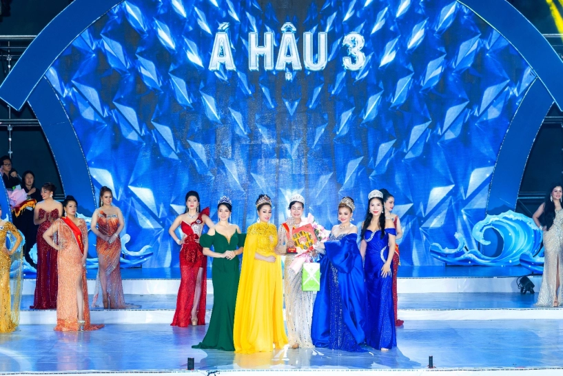Doanh nhân phạm thị minh vỡ òa khi giành danh hiệu á hậu 3 tại hoa hậu doanh nhân tài sắc việt nam 2025 - 1