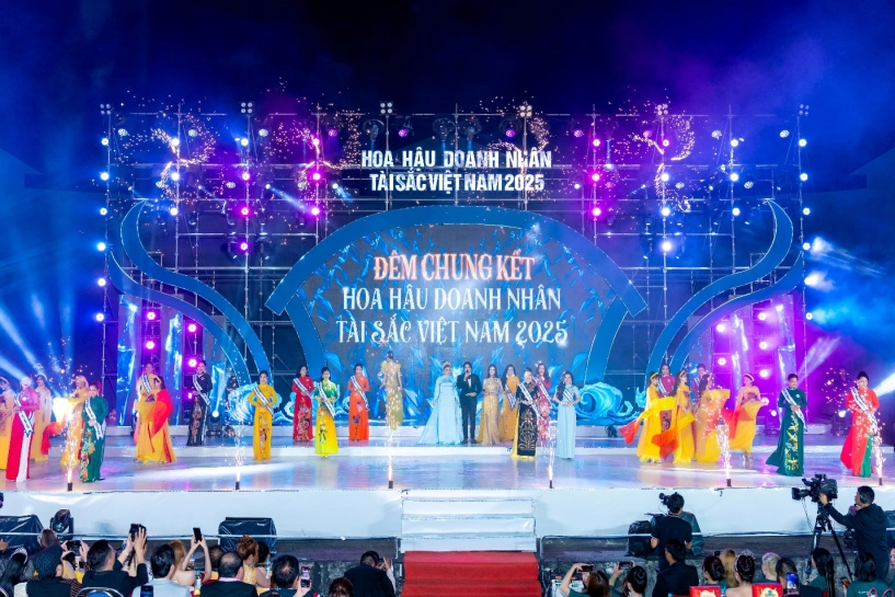 Doanh nhân phạm thị minh vỡ òa khi giành danh hiệu á hậu 3 tại hoa hậu doanh nhân tài sắc việt nam 2025 - 2