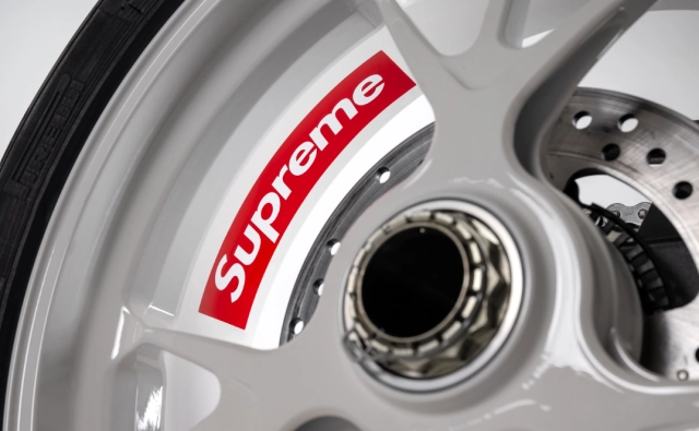 Ducati hợp tác với supreme tạo ra phiên bản đặc biệt streetfighter v4 supreme - 4
