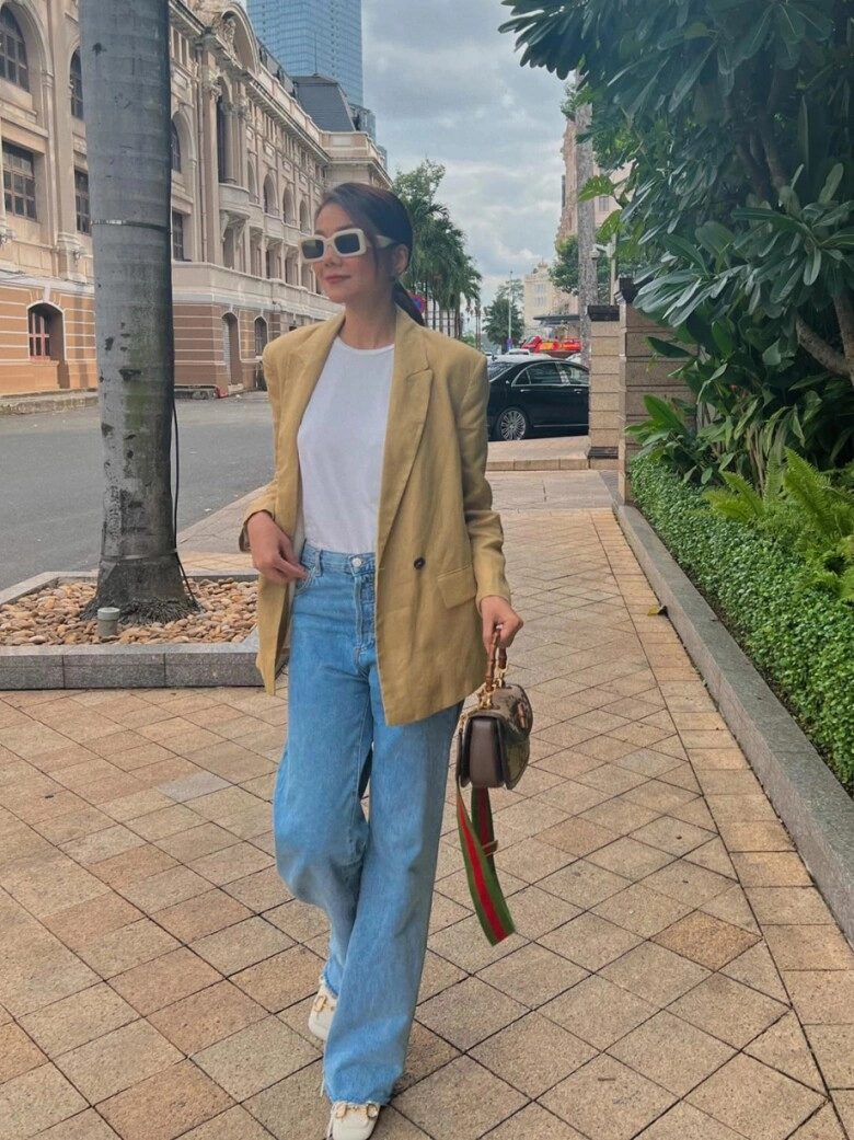 Đừng chỉ phối quần jeans với áo thun tham khảo công thức của chị đẹp tuổi 40 để nâng cấp tủ đồ xuân hè - 8