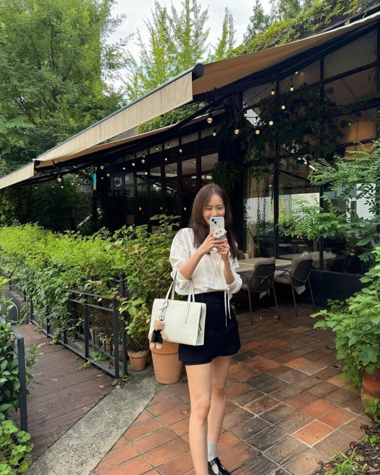 Đừng mặc sơ mi theo kiểu thông thường nữa thay thế bằng 3 cách này chị em u40 trông vừa có gu vừa trẻ trung như song hye kyo - 7