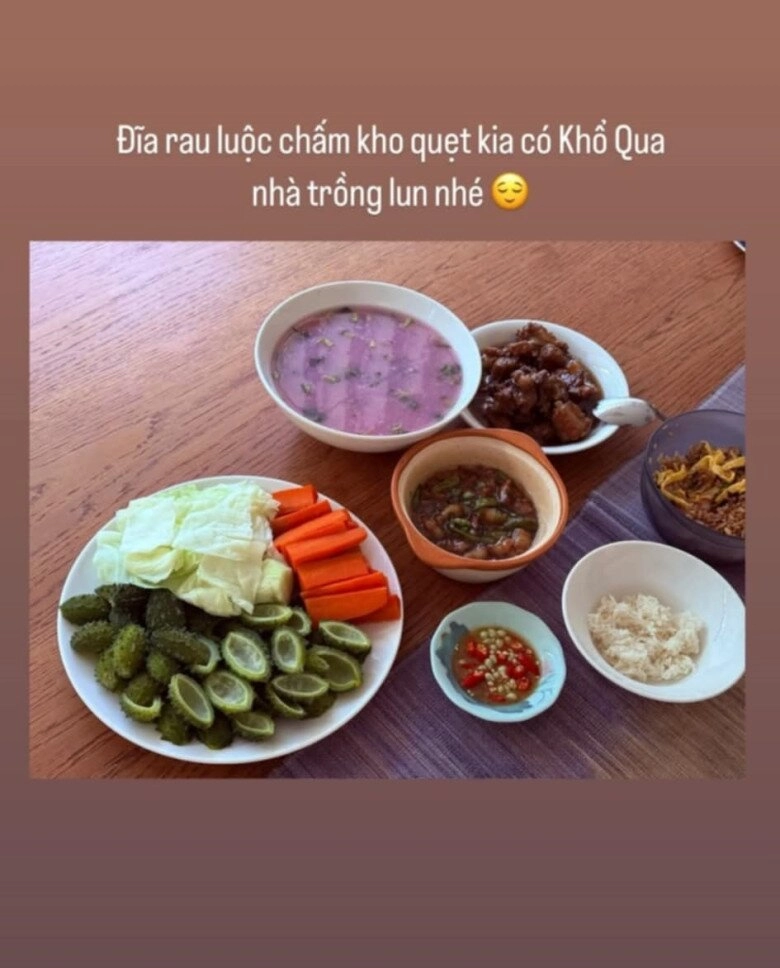 Em gái phương linh ca sĩ nhà giàu hoa hậu nhà nghèo đều khoái chí với mâm cơm từ rau sạch tự hái - 2