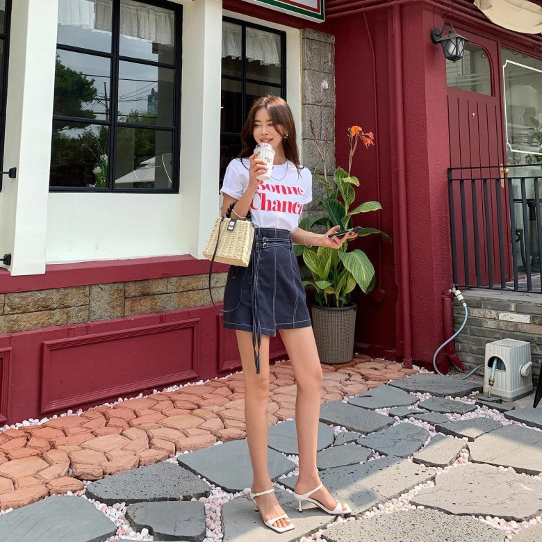 Giày nào hợp với váy ngắn để diện xuân hè này 6 cách phối giúp chân vừa thon vừa dài như tăng thêm mấy phân - 7