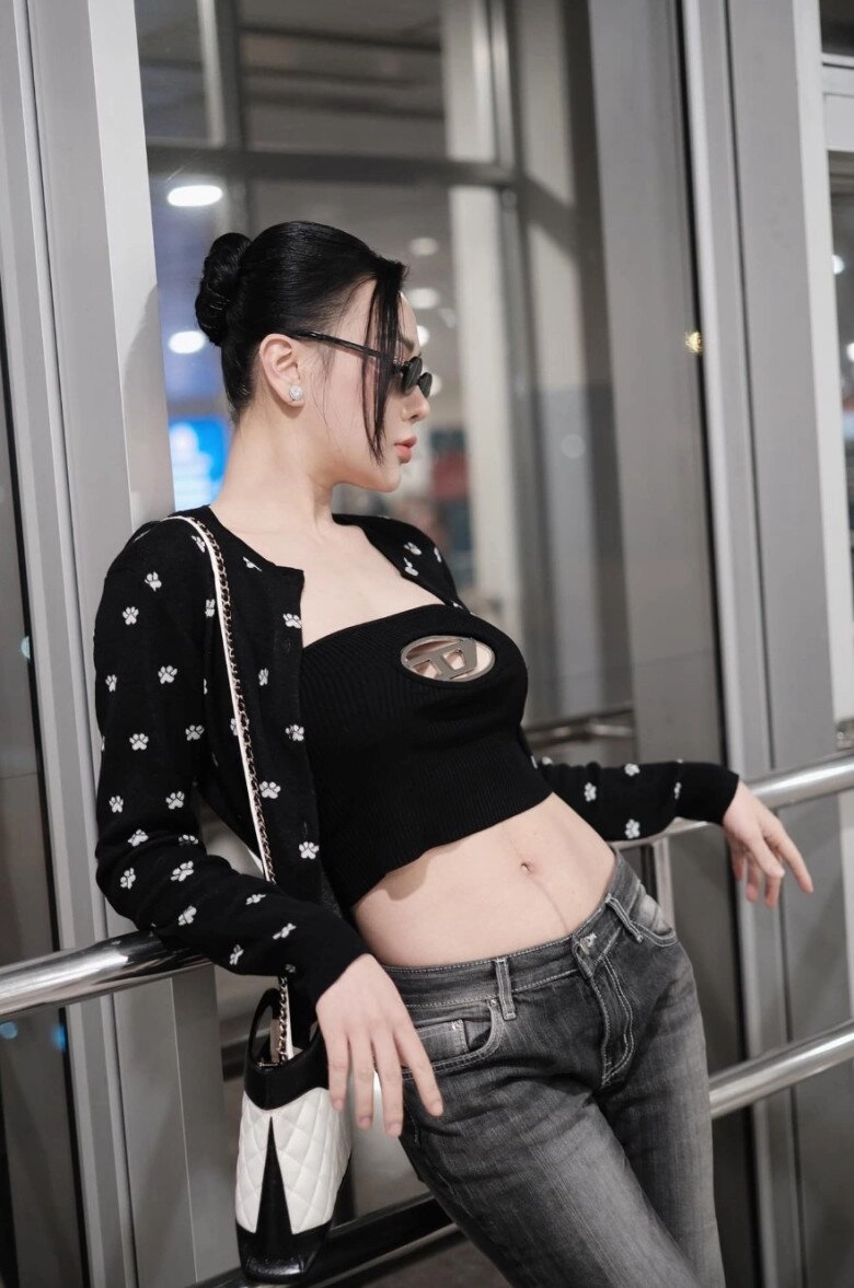 Hai nữ đại gia tuổi rắn sở hữu loạt túi xách giá vài tháng lương sau lấy chồng ngày càng sang chảnh - 4