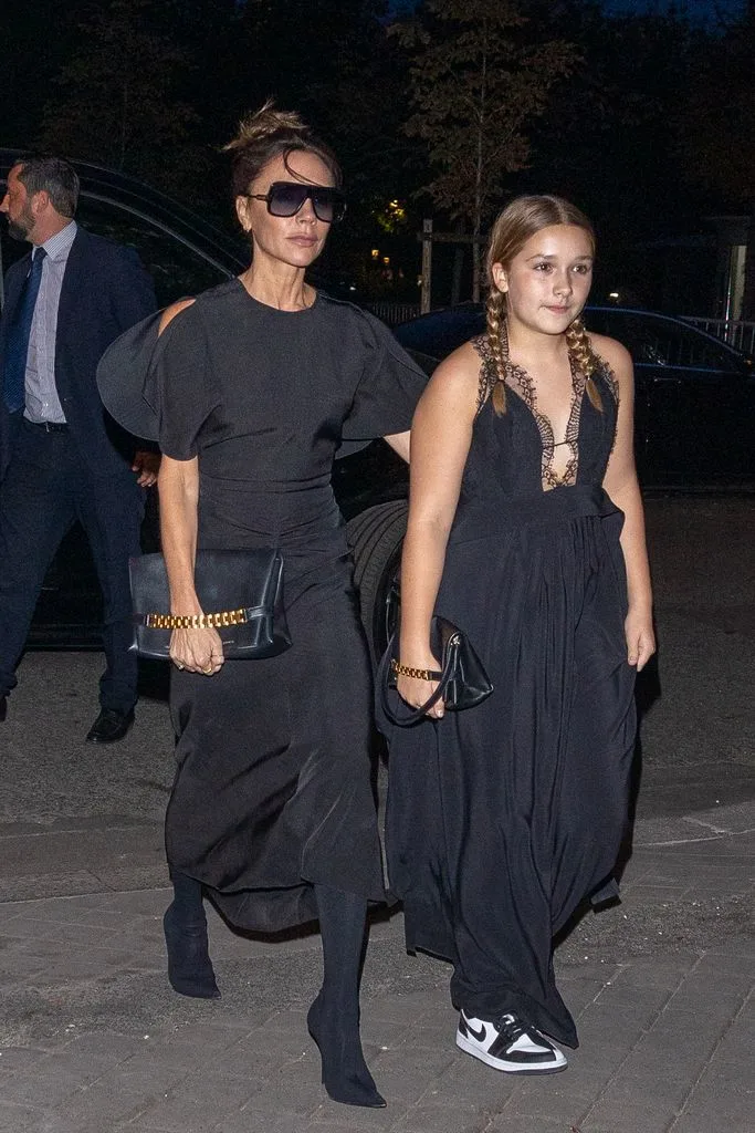 Harper beckham 14 tuổi liên tục xuất hiện với chiếc váy ngủ là của nhà trồng nhưng gây tranh cãi - 7