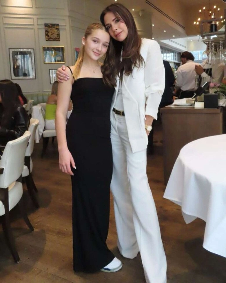 Harper beckham 14 tuổi liên tục xuất hiện với chiếc váy ngủ là của nhà trồng nhưng gây tranh cãi - 10