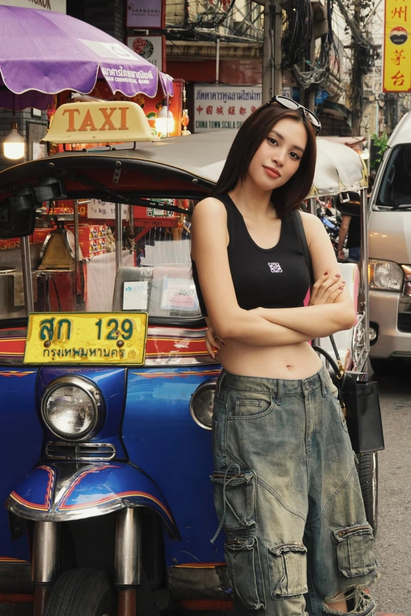 Hoa hậu tiểu vy sắm áo hàng chục triệu đồng theo lố - 8