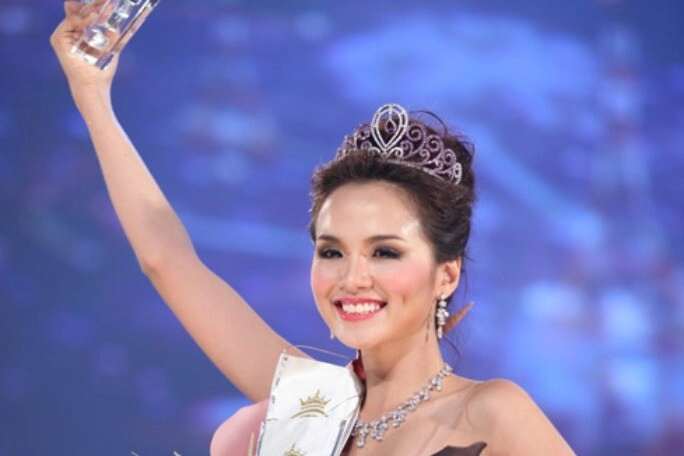 Hoa hậu việt tự tin là jennifer phạm thứ 2 lên cả báo mỹ vì độ giàu có nhưng giờ mất tích khỏi showbiz việt - 1
