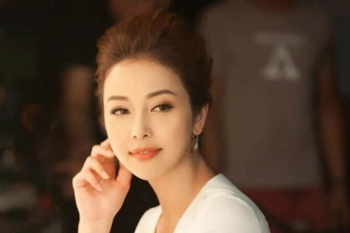 Hoa hậu việt tự tin là jennifer phạm thứ 2 lên cả báo mỹ vì độ giàu có nhưng giờ mất tích khỏi showbiz việt - 2