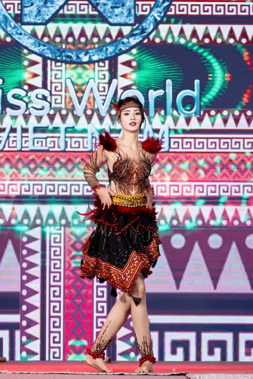 Hoa hậu ý nhi hé lộ trang phục đem đến miss world 2025 có đẹp như kỳ vọng - 8