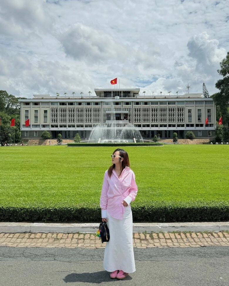 Hot nhất mùa xuân hè 2025 là chân váy dài màu trắng tham khảo cách mỹ nhân việt mặc để đẹp xứng đáng 0 điểm - 9