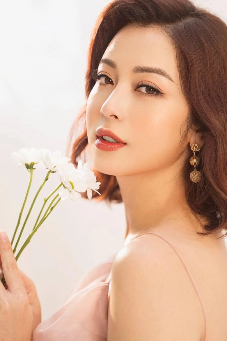 Jennifer phạm mặc đồ ngủ trăm triệu dạo phố khoe sắc mỹ miều bên cạnh người đàn ông nổi tiếng - 7
