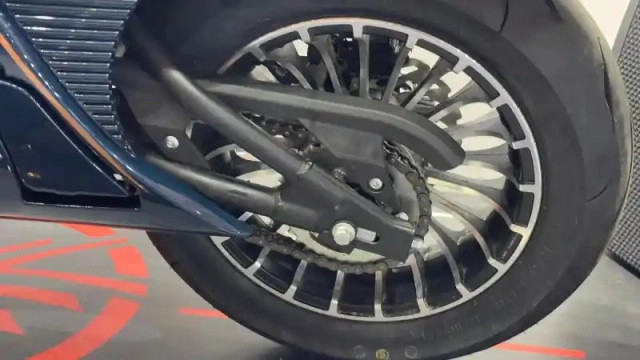 Khám phá keeway gleiten 125 - chiếc chopper vạm vỡ và độc lạ với trái tim cvt nhỏ xíu - 8