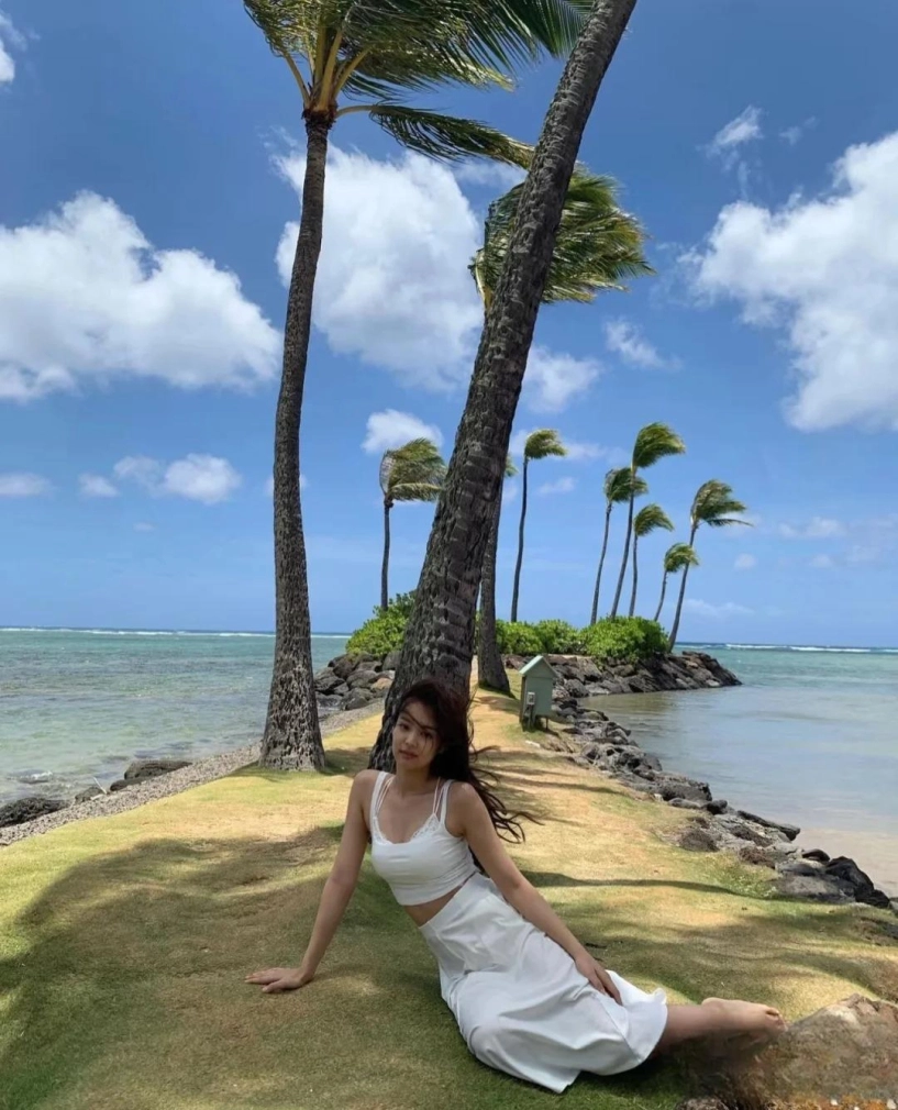 Khi dàn it girls lên đồ chào hè người mặc 2 mảnh quyến rũ người nửa kín nửa hở thời thượng - 1