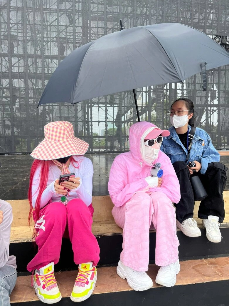 Không còn mê quyến rũ dàn chị đẹp hot nhất vbiz trùm kín mặt mũi lên đồ không chừa một khoảng hở - 15