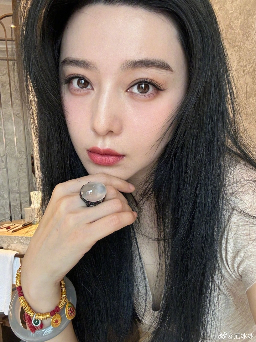 Không phải kim cương jennifer phạm đeo món trang sức quý hiếm mà phạm băng băng thường sử dụng - 3