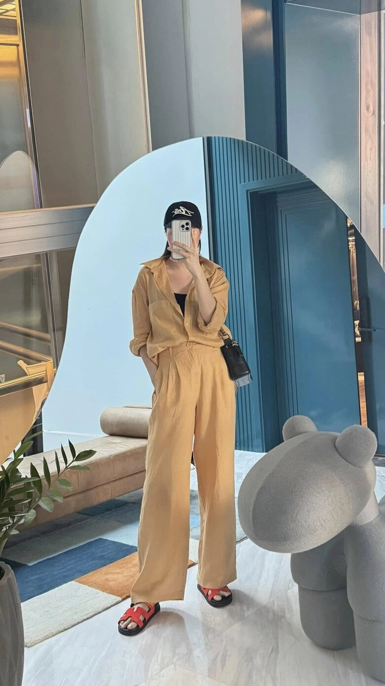 Kiểu áo công sở đàm thu trang rất mê diện cùng quần ống rộng vừa thanh lịch vừa trẻ trung - 2