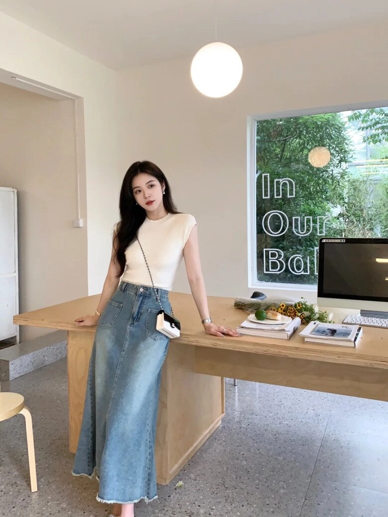 Kiểu chân váy dài này đang được phái đẹp mọi lứa tuổi ưa chuộng giúp hack tuổi mặc đẹp cả xuân hè 2025 - 11