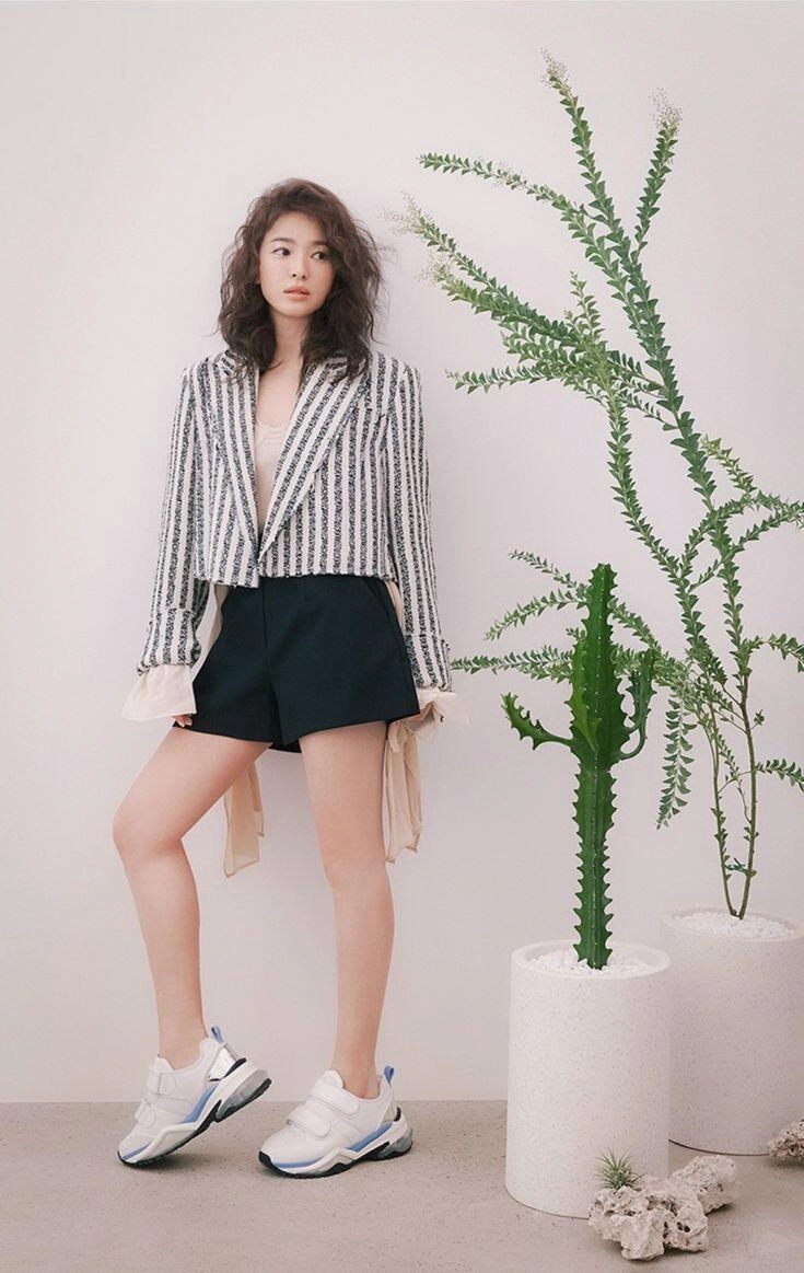 Kiểu giày song hye kyo rất mê mặc với váy hay quần đều đẹp biết 4 cách phối này càng thêm cao ráo - 13